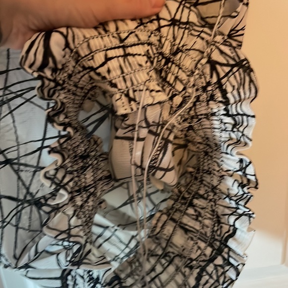 A’GACI sheer stretch tank top black and white design **PRICE DROP!!** - Picture 4 of 4